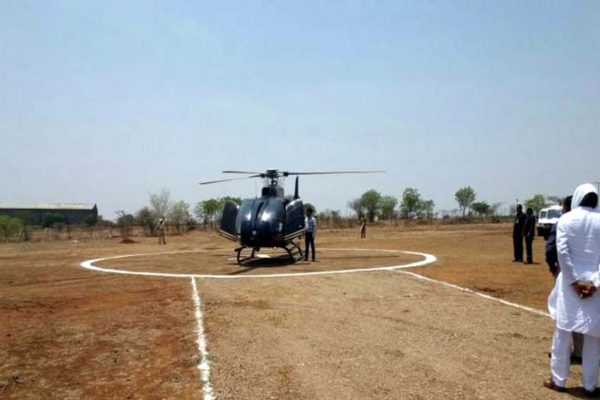 सूखा का जायज़ा लेने गए मंत्री जी के हैलीपैड के लिए बहा दिया 10 हजार लीटर पानी