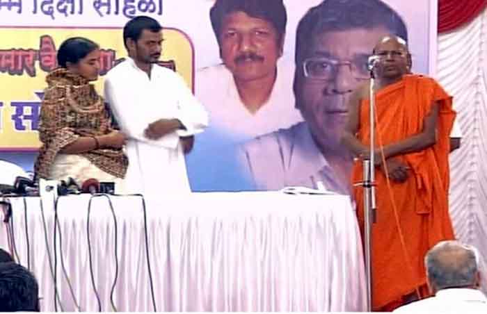 दलित छात्र रोहित वेमुला के भाई और मां ने बौद्ध धर्म अपनाया