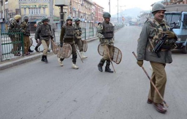 हंदवाड़ा हिंसा: पीड़ित लड़की के वकील का दावा, पुलिस ने दबाव बनाकर बयान लिया