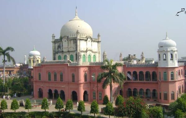 कब्रिस्तान में खेलना, गाने सुनना हराम : दारुल उलूम