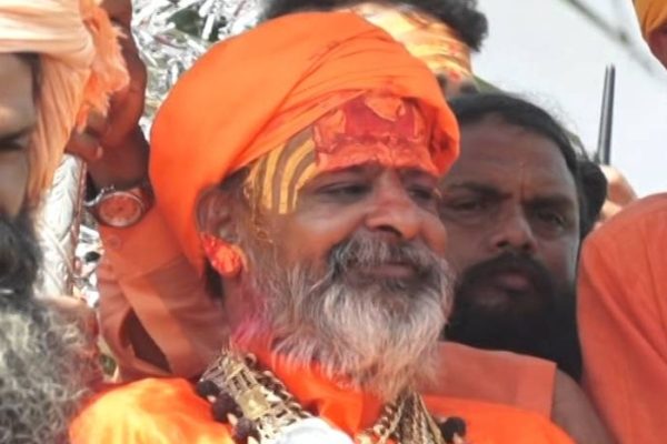 हिस्ट्रीशीटर हैं करोड़ों के गहने पहनने वाला ‘गोल्डन पुरी बाबा’