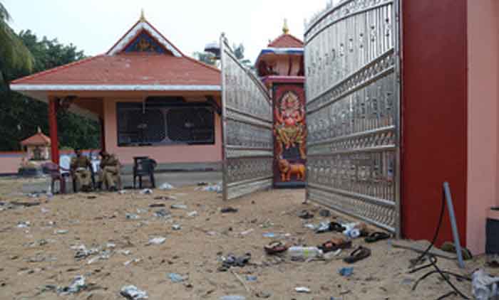 प्रशासन के दबाव के बाद पुत्तिंगल मंदिर प्रबंधन समिति के 5 सदस्यों द्वारा आत्म समर्पण