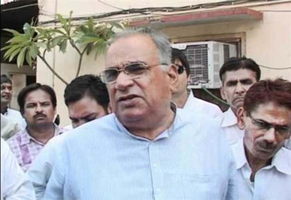 कलेक्टर की मौजूदगी में युवक ने भाजपा सांसद को जड़ा थप्पड़