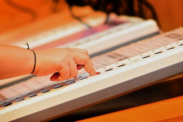 भारत से मंगाये गए ईवीएम पर अफ़्रीकी देश में उठे सवाल