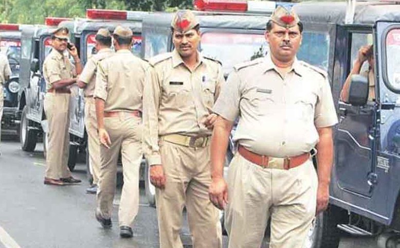 उत्तर प्रदेश: बीजेपी नेता के घर से चल रहा था जुआ का अड्डा, 25 गिरफ्तार
