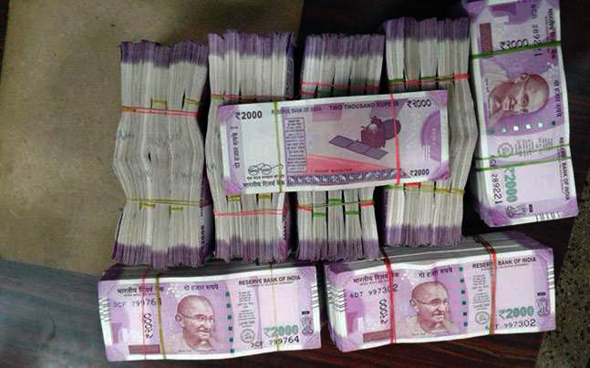 बीजेपी नेता छापता था जाली नोट, प्रिटिंग मशीने और जाली नोट बरामद
