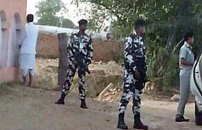 केंद्रीय मंत्री की खुले में पेशाब करते हुए तस्वीर वायरल