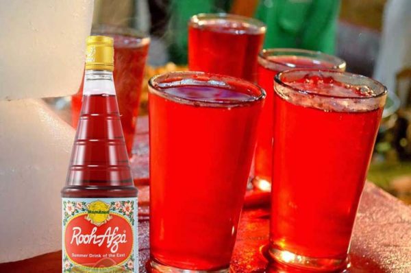 सोच का घटिया स्तर: रूह अफ़ज़ा मुसलमान है, इसे न पीना