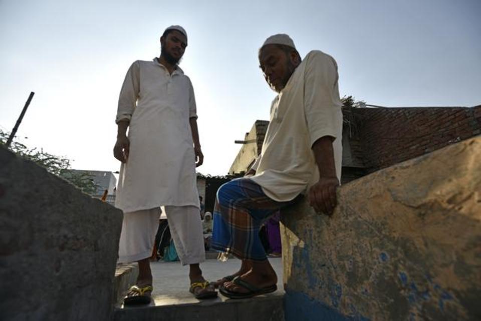 मुझे फोन कर बुलाया गया था, मेरे दोस्तों ने कहा “ये गाय खाते हैं इन्हे मारो”