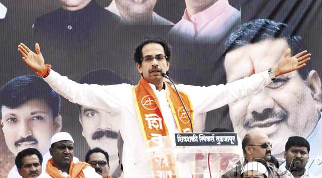 शिवसेना का तंज: किसानो पर गोली चलवा कर उपवास करती है बीजेपी