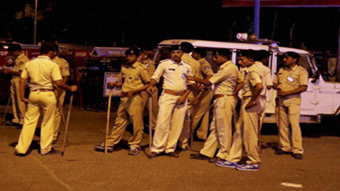 झारखण्ड पुलिस की करतूत: मुस्लिम युवक को घर से खींच तीन गोलियां मारी