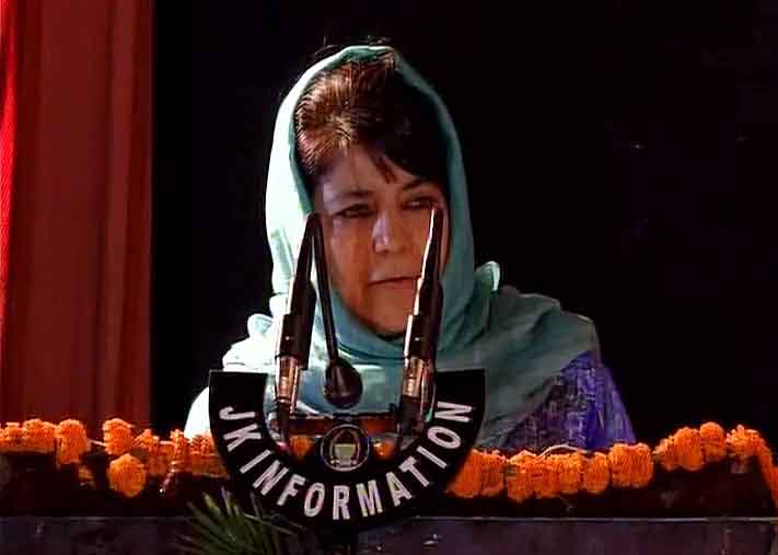 कठुआ गैंग रेप मुद्दे पर रार: जम्मू कश्मीर में 9 बीजेपी मंत्रियों के इस्तीफे !