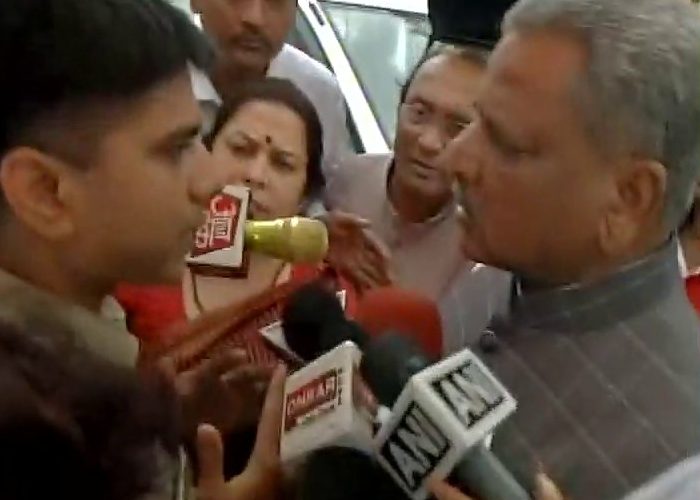 प.बंगाल : हिंसा ग्रस्त इलाको में लौट रही शांति के बीच बशीरहाट जा रहे बीजेपी नेता हिरासत में