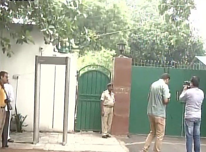 लालू यादव के घर सीबीआई की छापेमारी