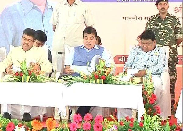 नितिन गडकरी के कार्यक्रम की अच्छी कवरेज के लिए पत्रकारों को 500-500 रुपए देने का आरोप