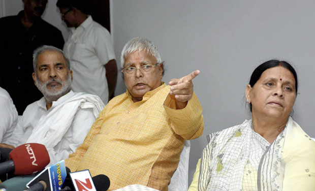 आरजेडी विधायक दल का फैसला: इस्तीफा नहीं देंगे तेजस्वी यादव