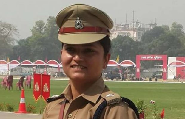 बीजेपी नेताओ पर कार्रवाही करने वाली महिला अधिकारी का ट्रांसफर, फेसबुक पर व्यक्त किया दुःख