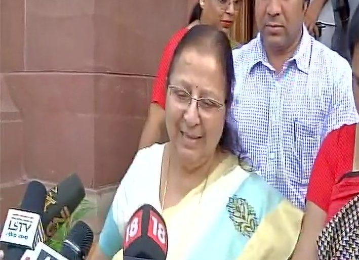 गोरक्षकों द्वारा की जा रही हिंसा पर लोकसभा में हंगामा, 6 कांग्रेस सांसद सस्पेंड