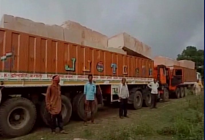 अयोध्या में फिर पहुंचे पत्थर से लदे तीन ट्रक