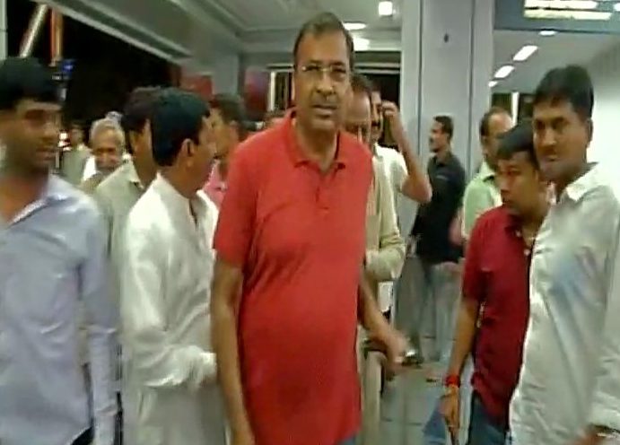 खरीद फरोख्त से बचाने के लिए कांग्रेस ने 44 विधायक बेंगलुरु भेजे