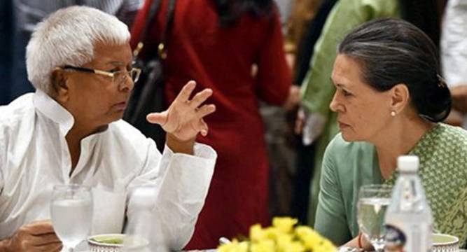 बिहार : महागठबंधन बचाने के लिए सोनिया ने की पहल, तेजस्वी देंगे इस्तीफा!