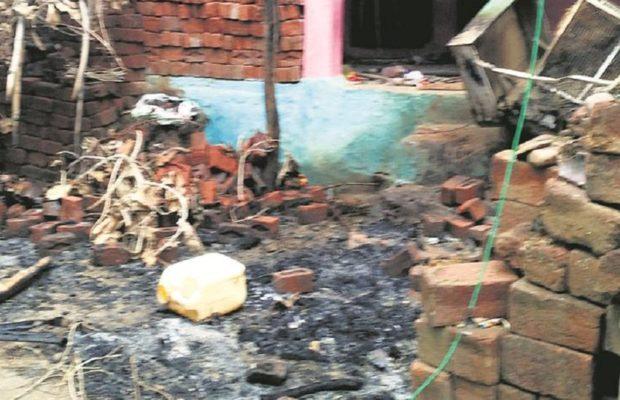 मुस्लिम युवक से राजपूत लड़की का प्रेम, भीड़ ने फूँक दिए दो दर्जन मुसलमानो के घर