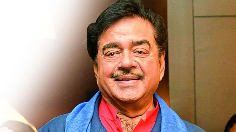 जीएसटी पर बोले शॉटगन: जिस देश में ज्यादातर लोगों के पास पैन कार्ड नहीं वहां जीएसटी!