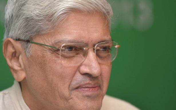 वेंकैया नायडू से टीवी पर पैनल डिसकशन चाहते हैं गोपाल कृष्ण गाँधी