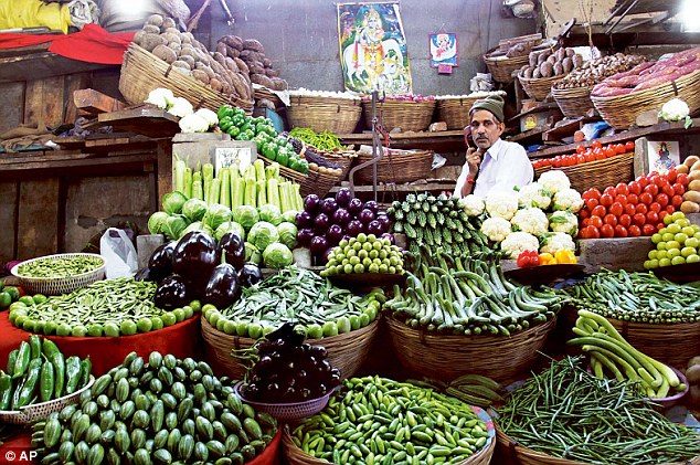 टमाटर हुआ और लाल, कई सब्ज़ियों के बढे दाम