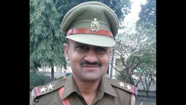 यूपी में पुलिस अफसर की गला रेतकर बर्बरतापूर्ण हत्या