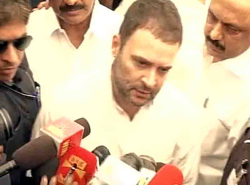 गुजरात में पत्थर फेंकने की घटना को राहुल ने बताया बीजेपी आरएसएस की राजनीति का तरीका