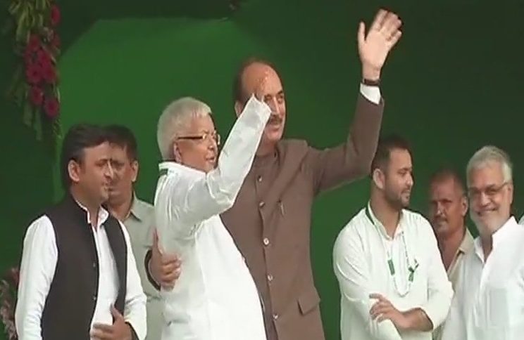 LIVE: महागठबंधन की नींव बिहार में रखी गयी लेकिन नीतीश कुमार ने जनता को धोखा दिया : आज़ाद