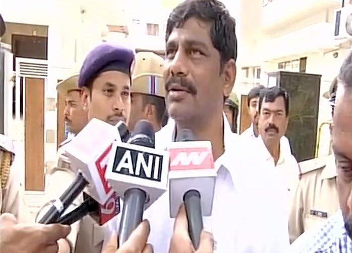 छापेमारी में नहीं मिला कैश, मीडिया ने बनाया रस्सी का सांप !