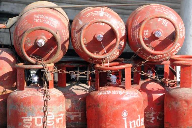 गैस सब्सिडी खत्म करने के फैसले पर राज्यसभा में हंगामा, विपक्ष ने जताया विरोध