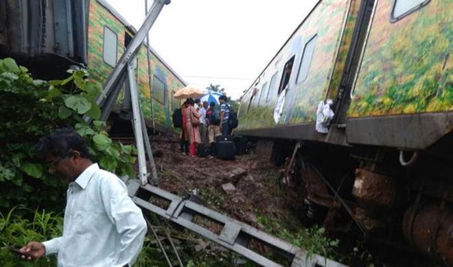 दस दिनों में तीसरा रेल हादसा, अब दुरंतो एक्सप्रेस के 6 डिब्बे पटरी से उतरे