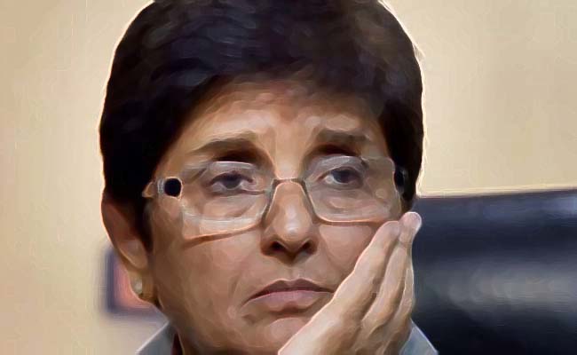 डांस कर रही बुज़ुर्ग महिला को पीएम मोदी की मां बताकर फंसी किरण बेदी