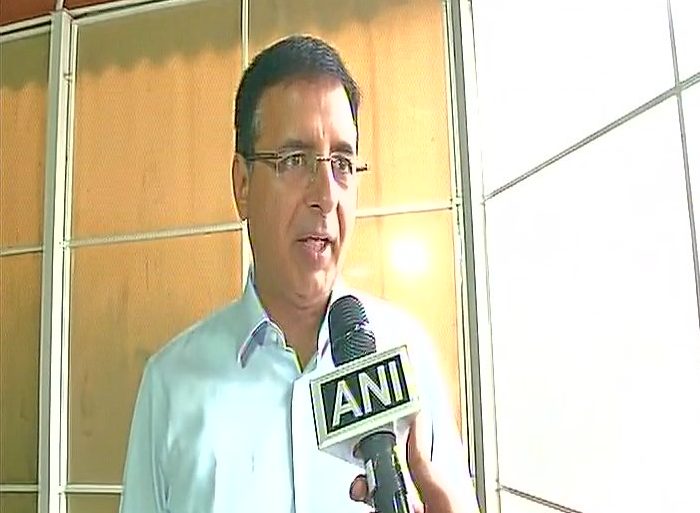 जिस रिसोर्ट में गुजरात के कांग्रेस एमएलए रुकाये गए उसके यहाँ इन्कमटेक्स के छापे