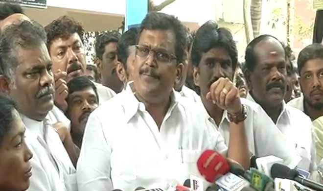 अन्ना द्रमुक को एनडीए में लाना चाहती थी बीजेपी, दिनाकरन गुट के 19 विधायकों ने समर्थन वापस लिया