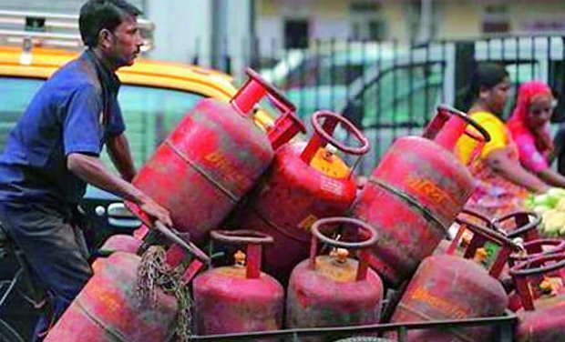 सब्सिडी खत्‍म करने के लिए हर महीने बढ़ेंगे सब्सिडी वाले सिलेंडर के दाम