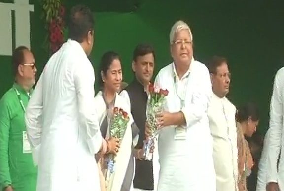 LIVE: सरकार के विरुद्ध आवाज उठाने वाले को केन्द्र जेल में डाल देती है : ममता बनर्जी