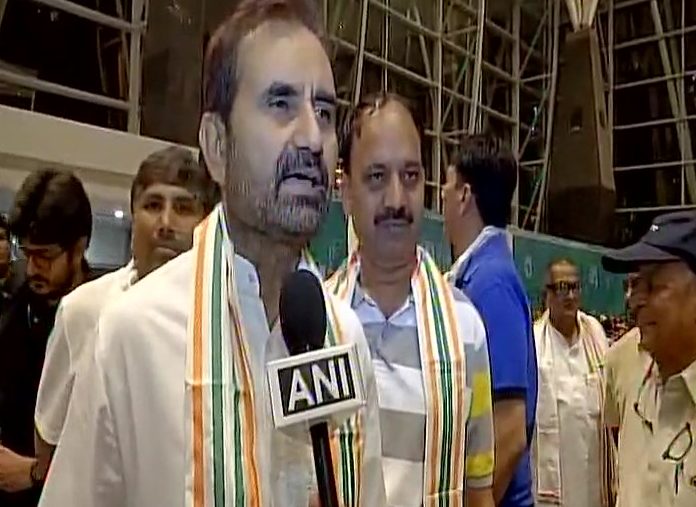 गुजरात वापस लौटे कांग्रेस विधायकों ने कहा ‘हम एकजुट, हमे नहीं खरीद पायेगी बीजेपी’