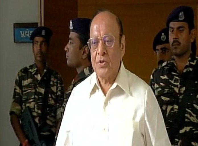 वाघेला मुकरे, नहीं दिया अहमद पटेल को वोट