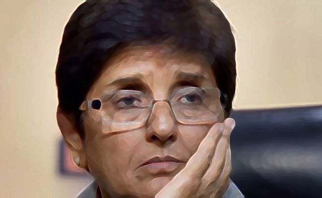 डांस कर रही बुज़ुर्ग महिला को पीएम मोदी की मां बताकर फंसी किरण बेदी