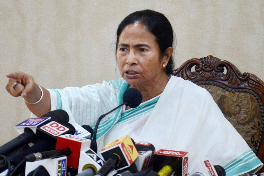देश में मौजूदा स्थिति के लिए पीएम मोदी और चुनाव आयोग बराबर के ज़िम्मेदार: ममता बनर्जी