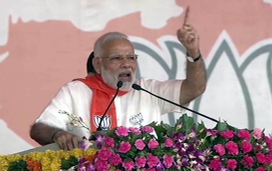 गुजरात में बदले सुर, पीएम मोदी बोले ‘जीएसटी लागू करने में कांग्रेस बराबर की भागीदार’