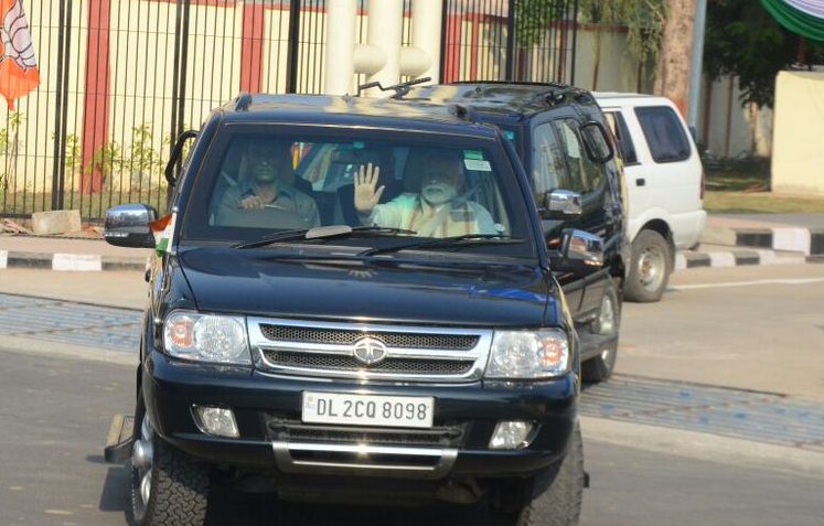 वीडियो: बीजेपी चिंतित, वड़ोदरा में पीएम के रोड शो में नहीं उमड़ी पहले जैसी भीड़