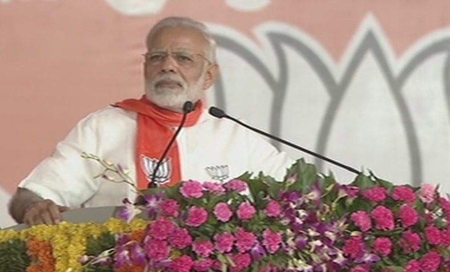 पीएम मोदी ने चला इमोशनल कार्ड, कहा ‘अमित शाह को जेल भेजना चाहती थी कांग्रेस’