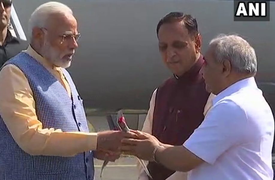 गुजरात पहुंचे पीएम मोदी, एक महीने में तीसरा दौरा