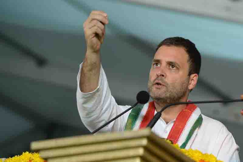 गुजरात में बोले राहुल “मोदी जी ने विकास को जिस पागल खाने भेजा है, हम उसे वहां से वापस लायेंगे”