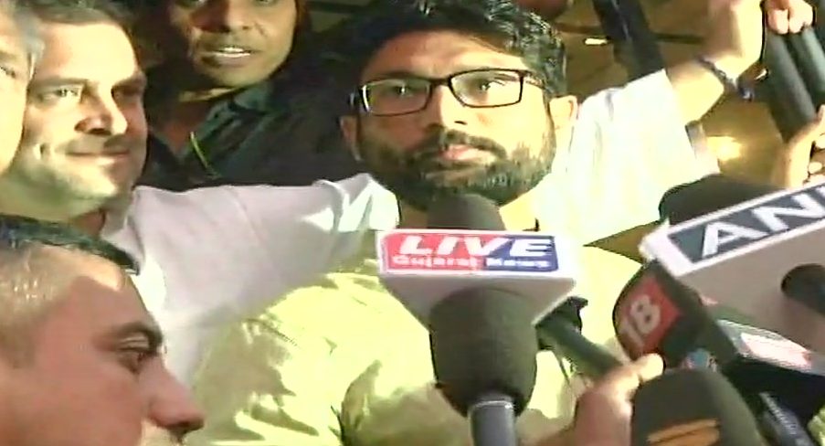 राहुल गांधी से मिले जिग्नेश मेवाणी, कांग्रेस का करेंगे समर्थन!